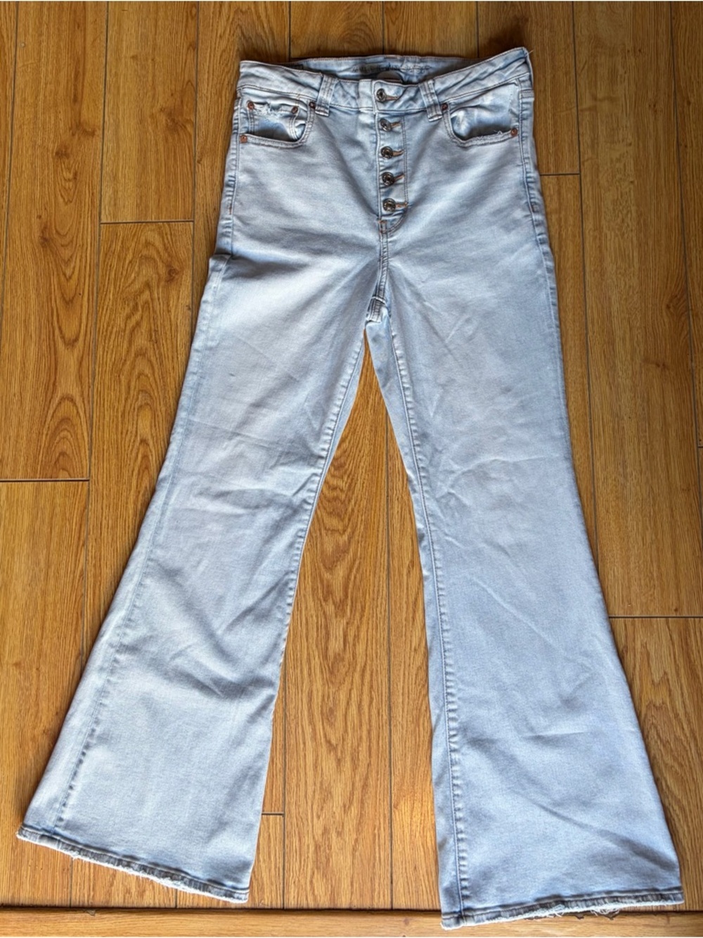 Women's Light Blue High-Rise Flared Jeans
size 16 American Eagle Super Stretch